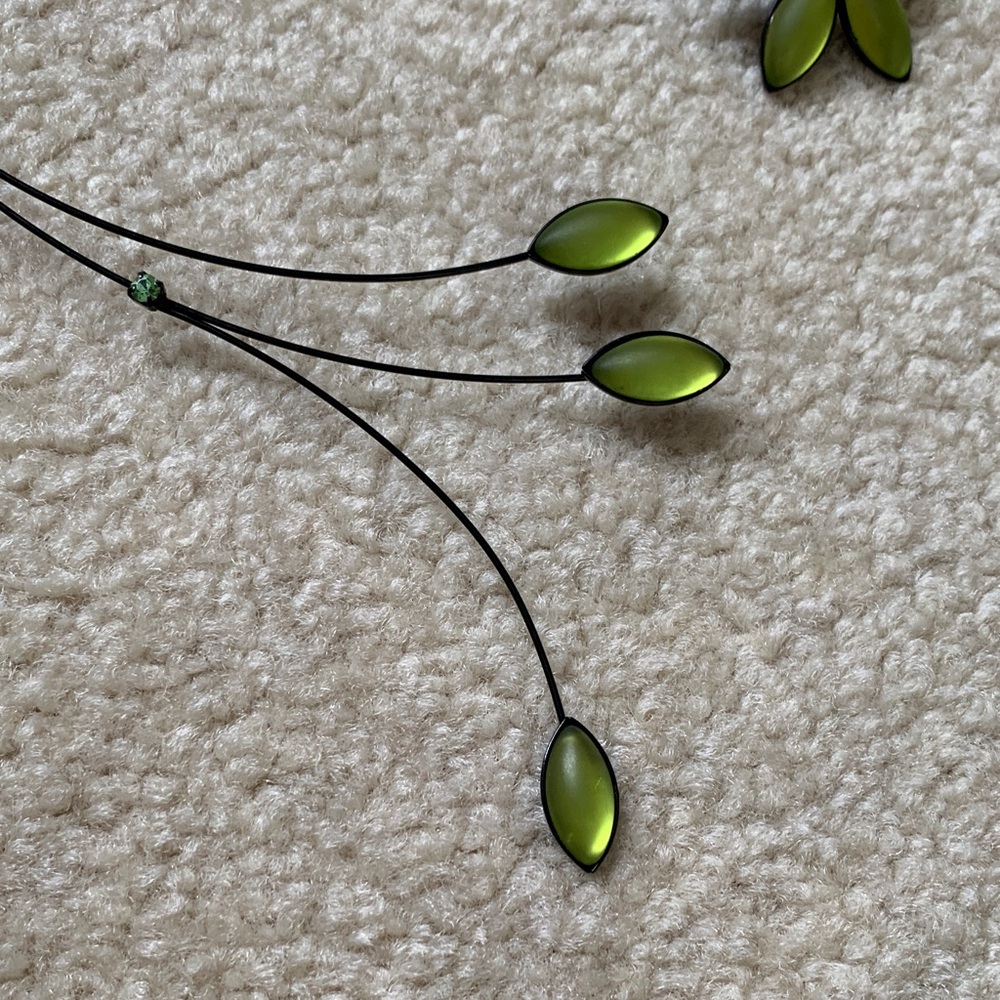 Elegant Black Necklace with Green Accents - Picture 6 of 7